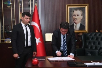 Bursa Osmangazi Belediye Başkanı Erkan Aydın 'Her zaman emekten yanayız' diyerek Sosyal Denge Tazminatı Sözleşmesi'ni imzaladı