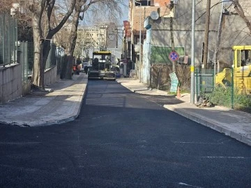 Bursa Osmangazi Belediyesi'nde asfalt yenileme çalışmaları devam ediyor 