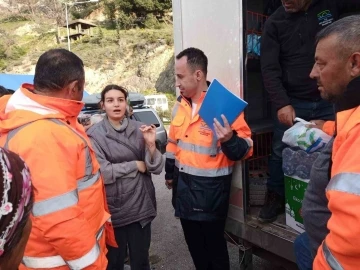 Büyükçekmece Belediyesi depremzedelere yardımlarını sürdürüyor
