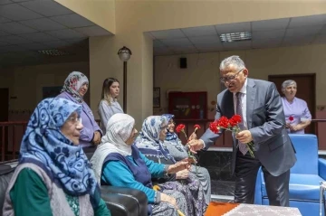 Büyükkılıç: &quot;Dua kaynağı yaşlı çınarlarımızın Yaşlılara Saygı Haftasını kutluyorum&quot;
