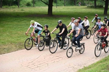 Büyükşehir Belediye Başkanı Aktaş pedal çevirdi
