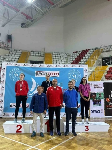 Büyükşehir Belediyesporlu badmintoncular yine zirvede
