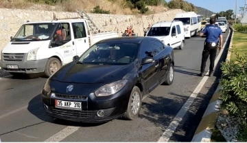 Çakarlı araç trafikten men edildi
