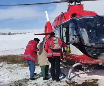 Çaldıran’da 31 yaşındaki kadın hasta için helikopter havalandı
