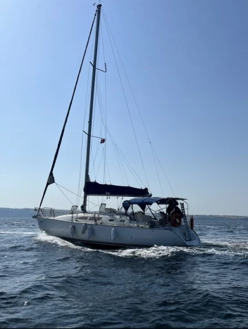 Çanakkale açıklarında rotası İtalya olan teknede 48 kaçak göçmen yakalandı
