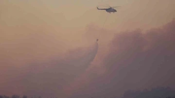 Çanakkale’de 14 saattir kontrol altına alınamayan orman yangınına havadan müdahale başladı