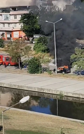 Çanakkale’de park halindeki otomobil alev alev yandı
