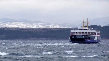 Çanakkale-Kilitbahir feribot seferleri kar yağışı nedeniyle durduruldu