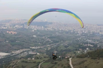 Canik semaları yamaç paraşütü ile renklendi
