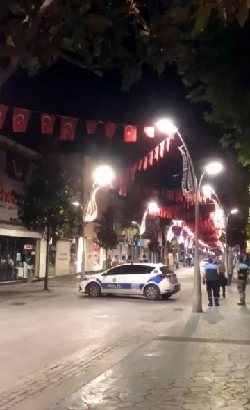 Çark Caddesi’nde şüpheli çanta ekipleri harekete geçirdi
