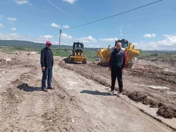 Çavdarhisar Yenicearmutçuk-İlcikören köyleri arasında yol onarım bakım çalışması
