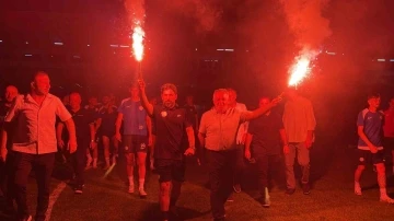 Çaykur Rizespor taraftarı lig meşalesini yaktı
