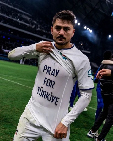 Cengiz Ünder: &quot;Türkiye için dua edin&quot;