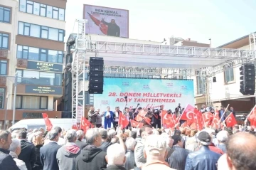 CHP aday tanıtım töreninde ilginç reklam: &quot;Ben Kemal, zaten buradayım&quot;
