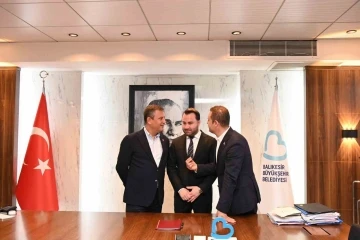 CHP Genel Başkanı Özgür Özel’den Ahmet Akın’a övgüler
