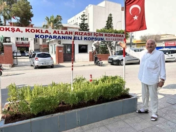 ’Çiçeklerimi kopardıklarında canımdan et koparıyorlar’ diyen berberin yazdığı not ilgi çekiyor
