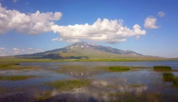 Cil Gölü görenleri hayran bırakıyor
