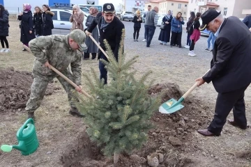 Çıldır’da Cumhuriyet Fidanları Toprakla Buluştu
