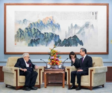Çin Devlet Başkanı Xi, ABD’li diplomat Kissinger ile görüştü
