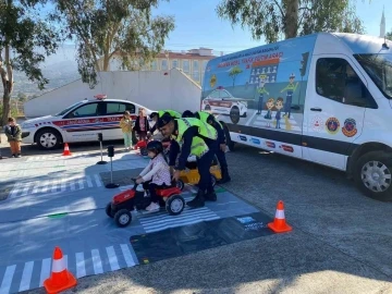 Çineli minikler trafik kurallarını uygulamalı öğrendi
