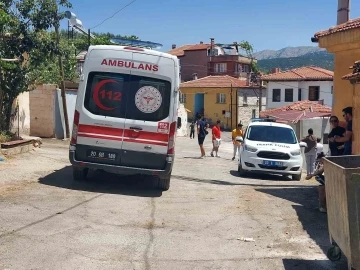 Cinnet getiren şahıs eşi ve 4 yaşındaki çocuğunu öldürdü
