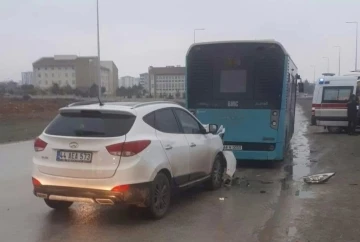 Malatya'da cip ile otobüs çarpıştı, 2 kişi yaralandı