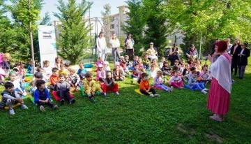 Çocuklar şair Elem Erk ile buluştu
