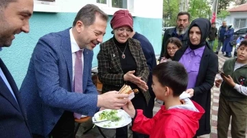 Çölyak hastalarına balık ve gulitensiz ekmek ikramı
