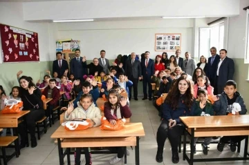 Çorlu’da okulun yenilenen konferans salonu açıldı
