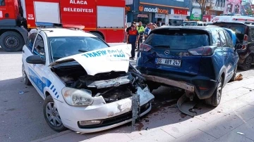 Çorum’da kontrolden çıkan cip polis otosuna çarptı: 2’si polis 3 yaralı
