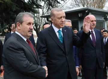 Cumhurbaşkanı Erdoğan, BBP Genel Başkanı Destici’yi ziyaret etti
