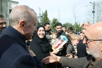 Cumhurbaşkanı Erdoğan, Fatih’te esnafı ziyaret etti