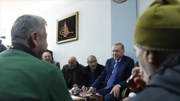 Cumhurbaşkanı Erdoğan, Fatih'te esnaf ziyareti yaptı