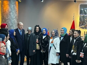 Cumhurbaşkanı Erdoğan kadınların fotoğraf isteğini kırmadı
