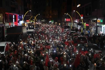 Cumhuriyet’in 100. yılında fener alayında buluştular
