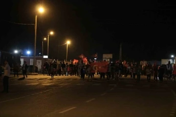 Cumhuriyetin 100. yılı konteyner kentte kortej yürüyüşü ile kutlandı
