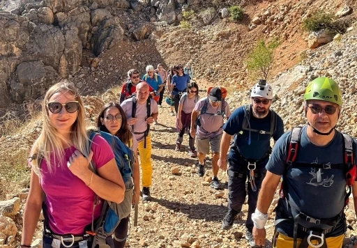 Dağcılar Kemaliye’de tırmanış gerçekleştirdi
