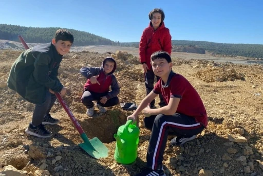 Daha yeşil bir Tavşanlı için fidan diktiler
