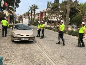 Datça’da sürücüler trafik kuralları hakkında bilgilendirildi
