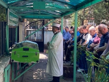 Denizde boğulan 3 çocuk annesi son yolculuğuna uğurlandı
