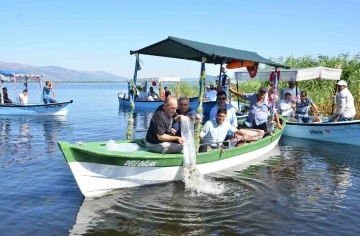 Denizli’de 25 su kaynağına 765 bin sazan yavrusu bırakıldı
