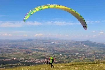 Denizli’nin ilçeleri yamaç paraşütü tutkunlarının gözdesi haline geliyor
