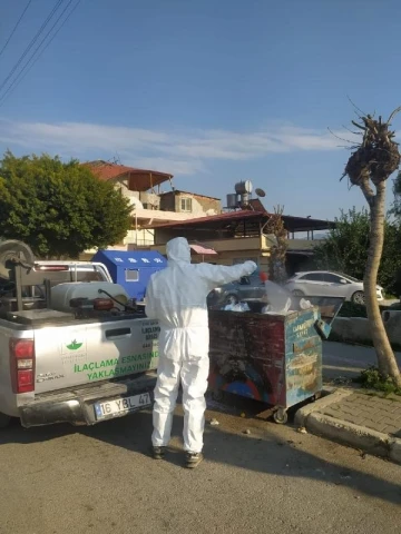 Deprem bölgesi, hastalık ve haşere oluşumuna karşı ilaçlanıyor