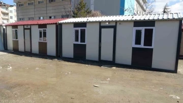 Deprem bölgesinde fiyatları 65 ila 130 bin TL arasında değişen konteyner evler yok satıyor
