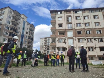 Deprem bölgesini gezdi, gördüğü ihmalleri anlattı
