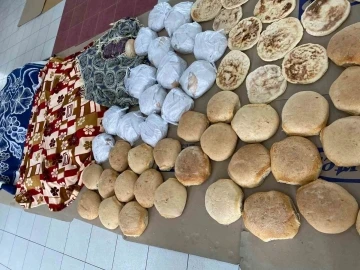 Bigadiçliler deprem bölgesine köy ekmekleri gönderiyor