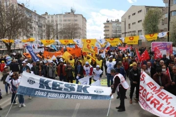 Deprem felaketinden dolayı davulsuz zurnasız 1 Mayıs kutlandı
