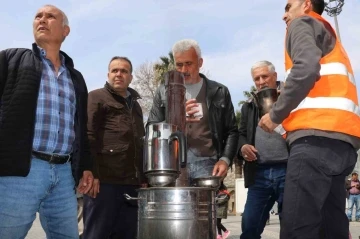 Depremde acılarda azıklarda paylaşılıyor
