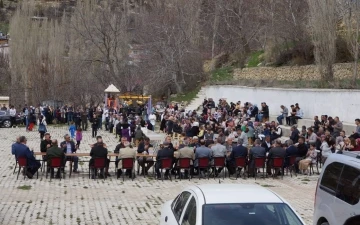 Depremde hayatını kaybeden öğretmen ve 2 çocuğu için mevlit okutuldu
