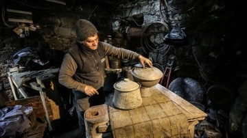 Depremde ölen ustasının emaneti bakırcılık mesleğini yaşatıyor